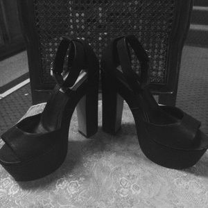 Steve Madden Black chunky heels